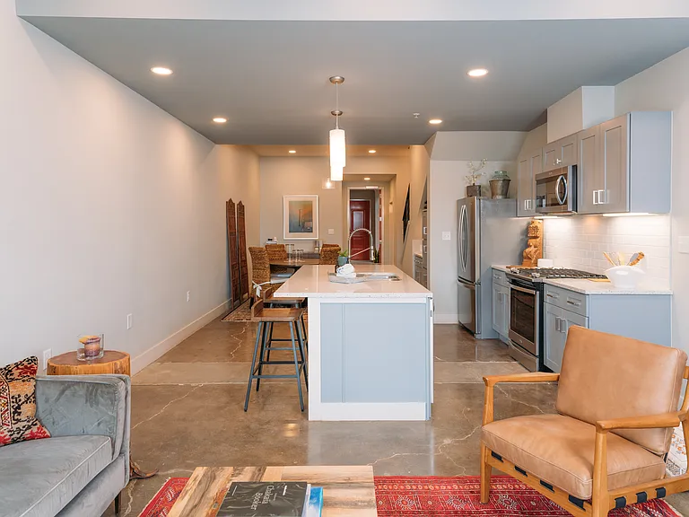 210 W Peden Aly #116 — Photo 10