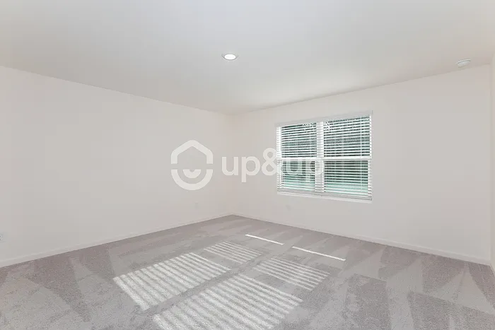 3 bed, 2.5 bath, 1421 sqft, $1,690 — Photo 4