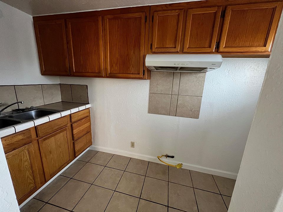 2nd image of 615 K St #B