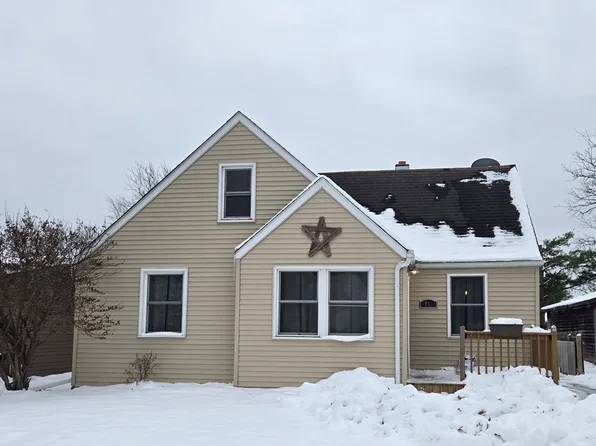 815 Kingsley Dr, Machesney Park, IL 61115