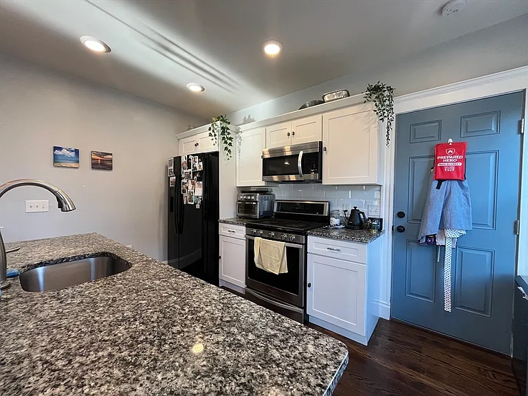 110 Lonsdale St #2 — Photo 3