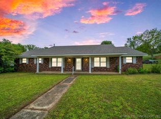 1521 Valley View Dr, Claremore, OK 74017
