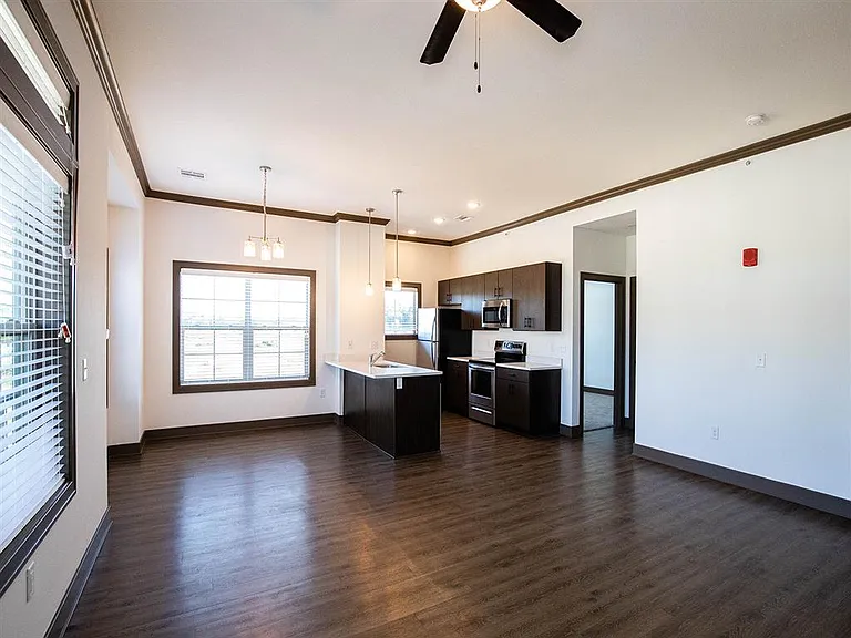 15310 Trailside Dr — Photo 24