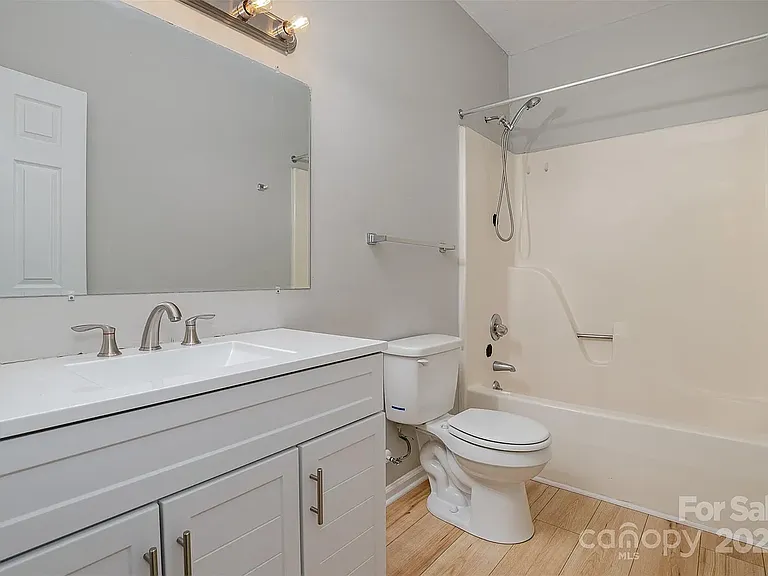 Brand new bathtub faucets not shown in picture.