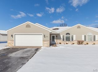 2102 Lakewood Dr, Adrian, MI