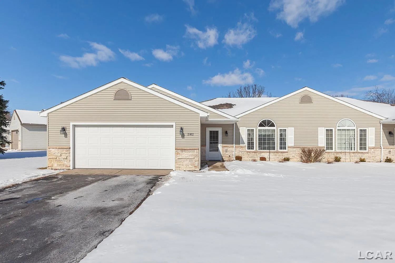 2102 Lakewood Dr photo 1