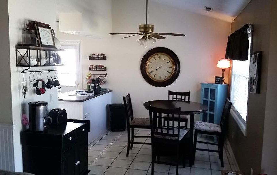 breakfast room(adjacent to kitchen)