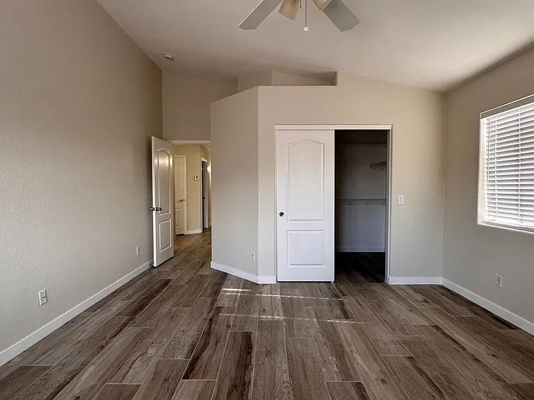 1606 W Kesler Ln — Photo 6