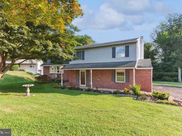 56 N Westview Ave, Feasterville, PA 19053