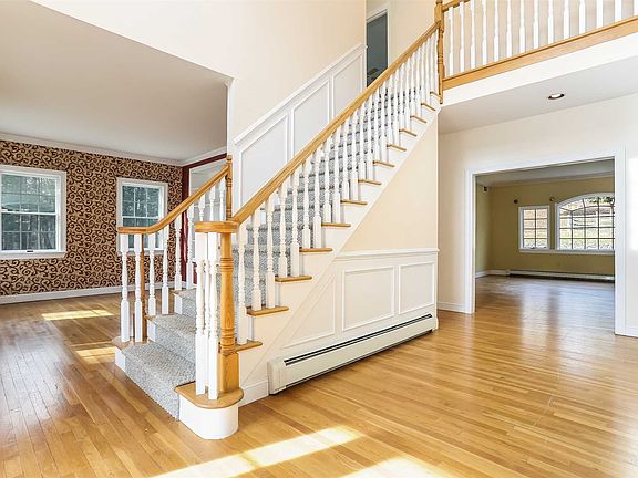 5th image of 18 Apple Summit Ln