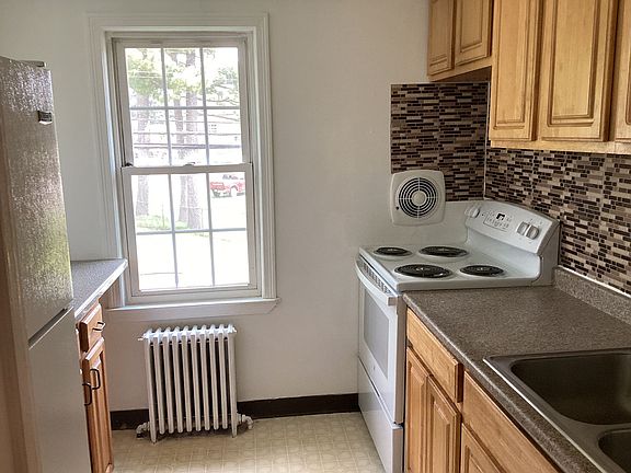 2nd image of 325 Kenwood Ave APT 2R