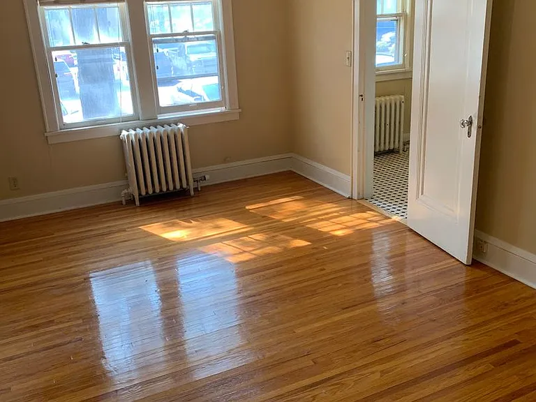 812 Broadway N — Photo 19