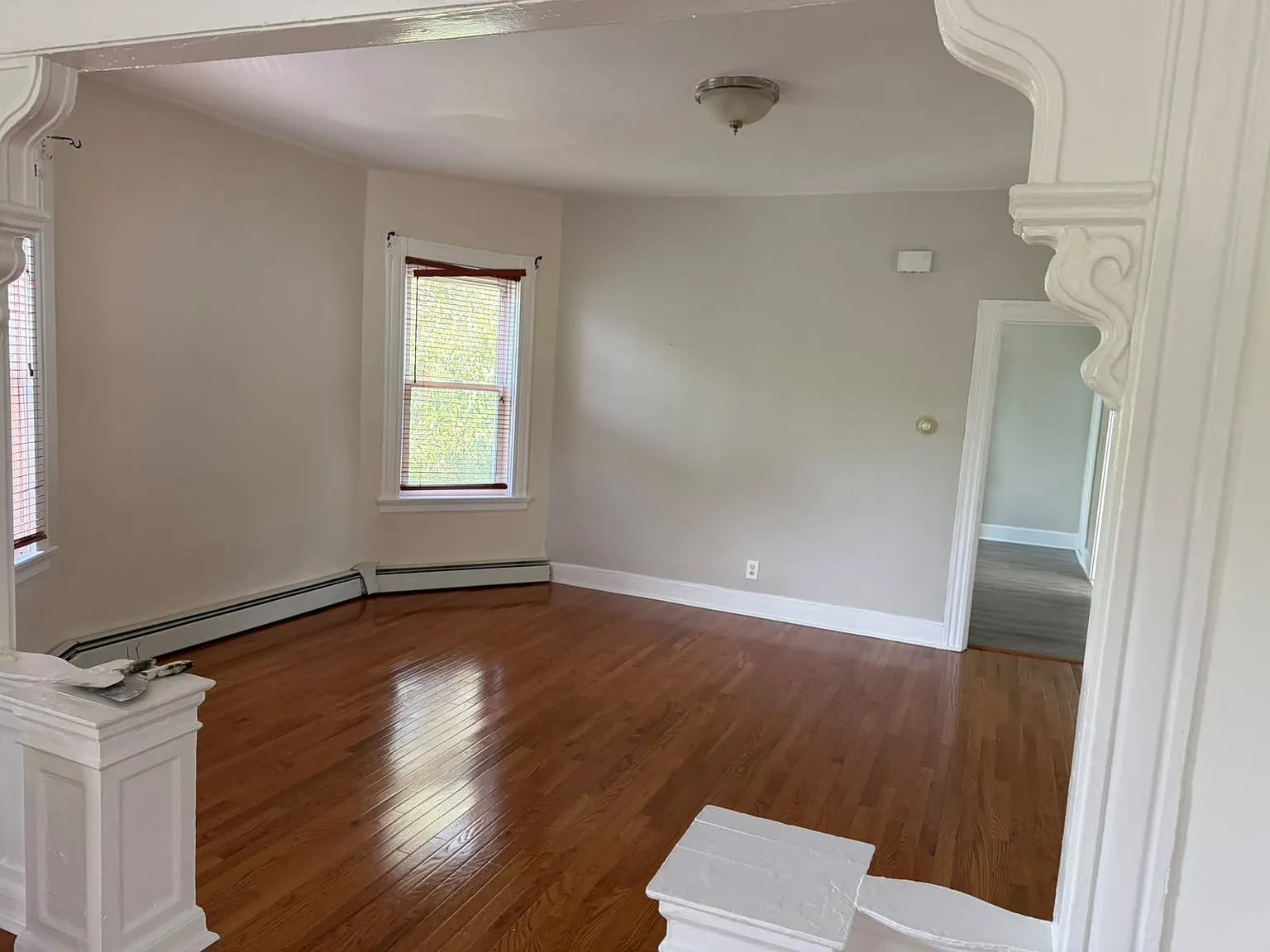 3 bed, 1200 sqft, $2,100 — Photo 2