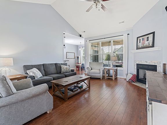 4th image of 1104 Woods Ct