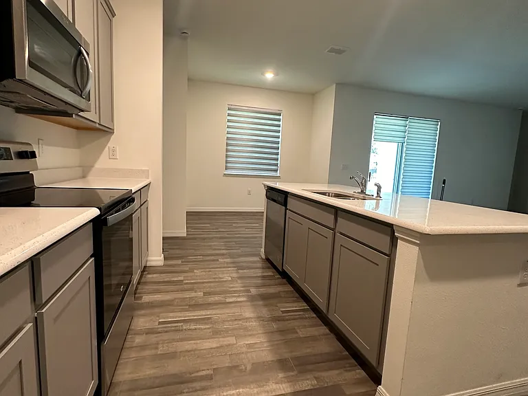 9750 SW 42nd Ave — Photo 9