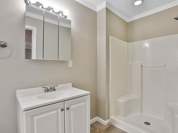full bathroom 1st level
