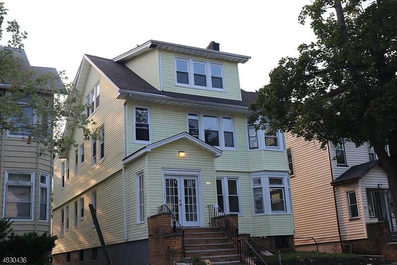 1st image of 107 Hollywood Ave