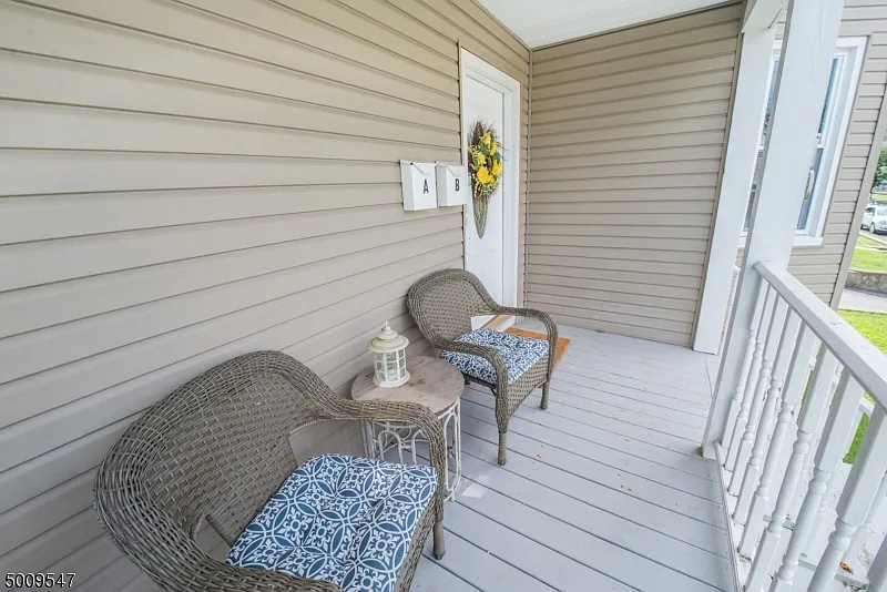 3 bed, 2.0 bath, $3,690 — Photo 2