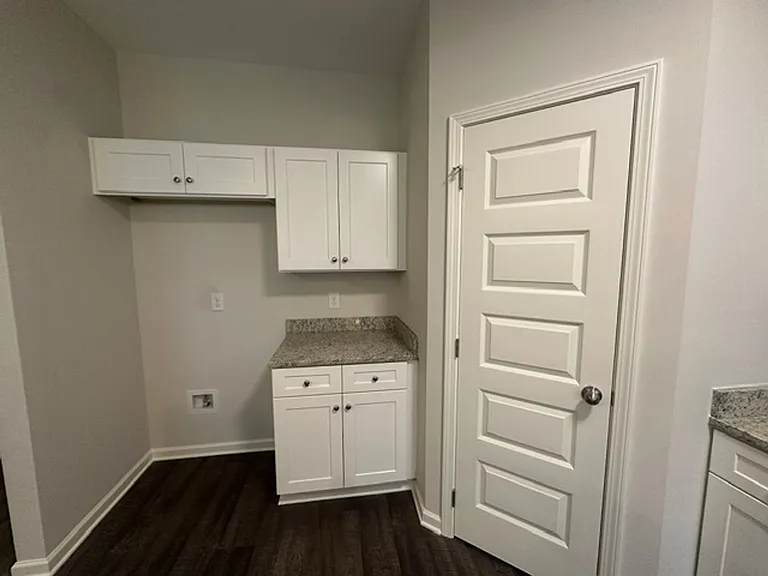 444 Country Club Dr — Photo 8