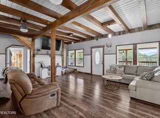 2560 Schisandra Ln, Cosby, TN 37722
