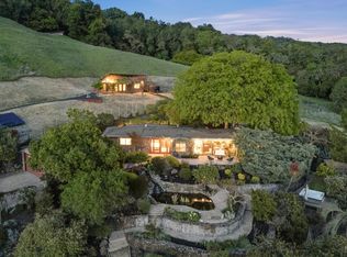 6960 Round Oak Rd, Penngrove, CA 94951