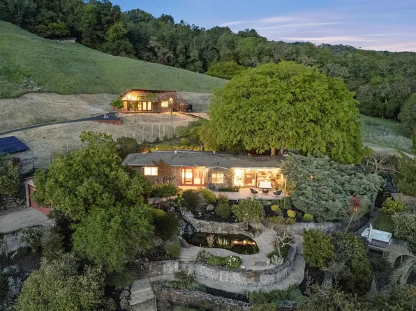 6960 Round Oak Road, Penngrove, CA 94951