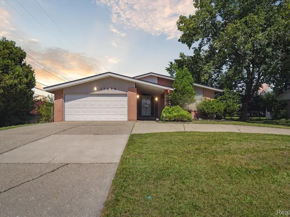 17630 Lincoln Dr, Lathrup Village, MI 48076