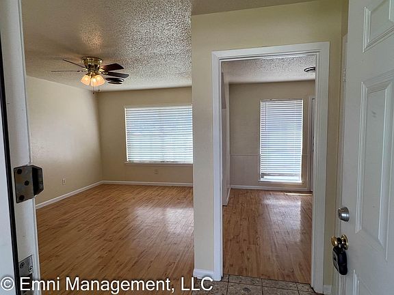 2nd image of 1613 Linda Ln
