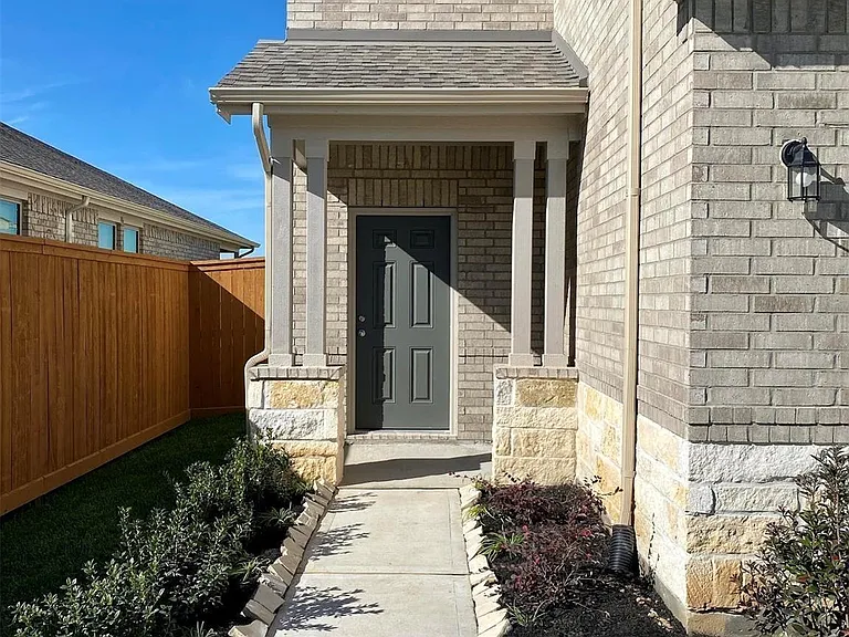 21114 Dolphin Bay Ln — Photo 2