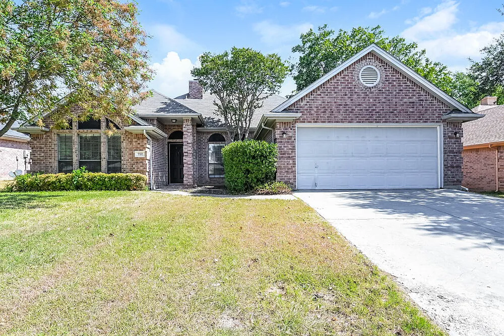 3 bed, 2.0 bath, 1710 sqft, $2,100 — Photo 1