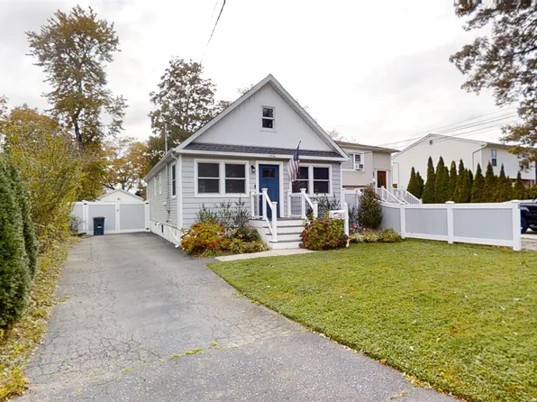 144 Woodrow Parkway, West Babylon, NY 11704