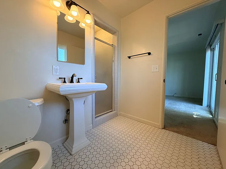 960 Forest Ave — Photo 21