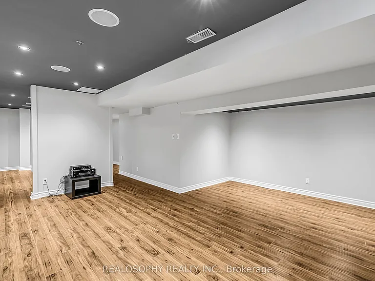 284 Bilbrough St — Photo 26