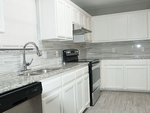 4th image of 820 Meadowdale Dr