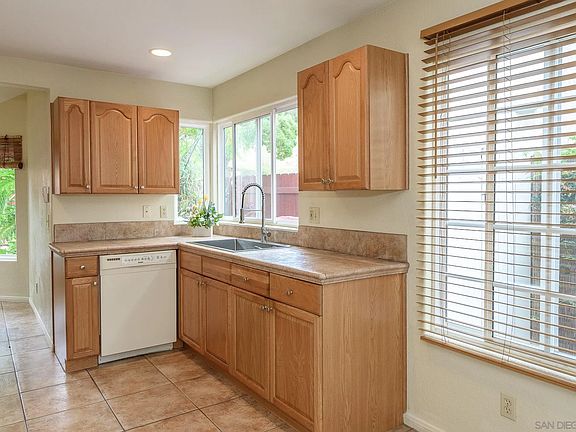 5th image of 2474 Manzana Way
