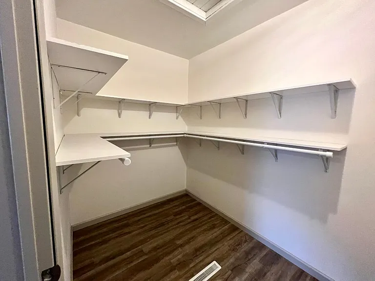 421 S Chestnut St — Photo 15