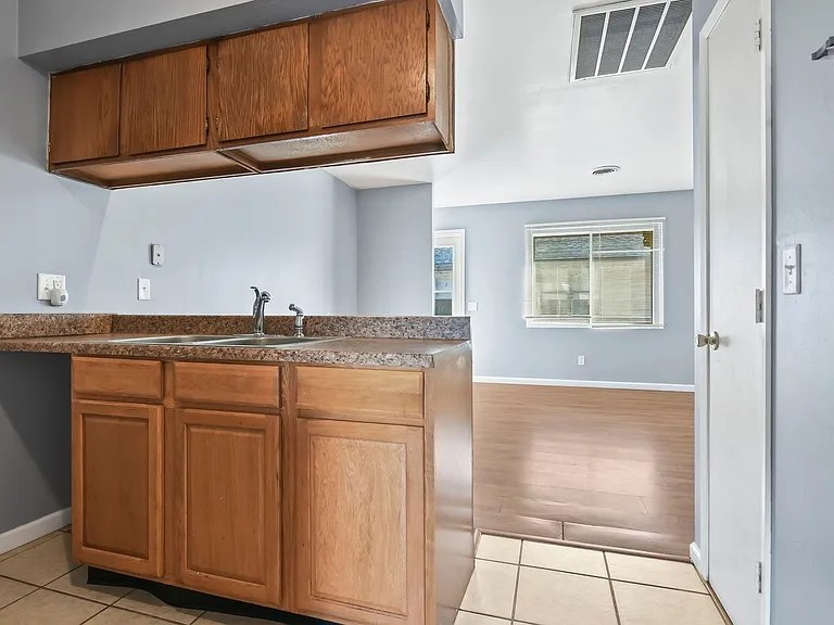 2832 Stanton St — Photo 10