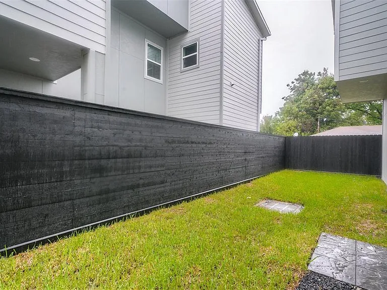7714 Jacquelyn Oaks Rd — Photo 2