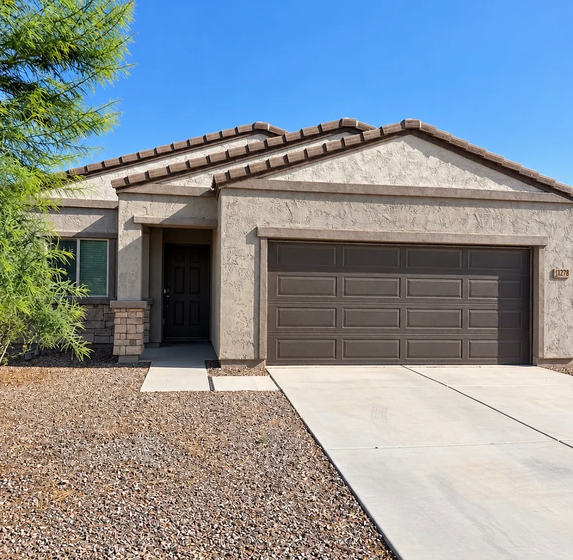 3 bed, 1350 sqft, $2,100 — Photo 1