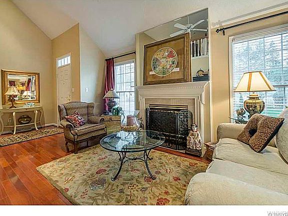3rd image of 8 Brookins Green Dr