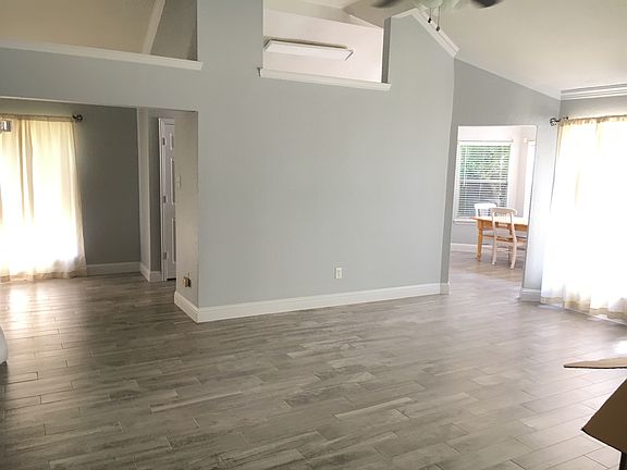 3rd image of 11710 Seawood Dr