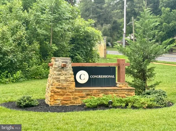 111 Congressional Ct, Moorestown, NJ 08057