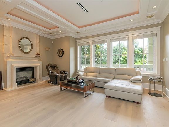 4th image of 1121 W 39th Ave