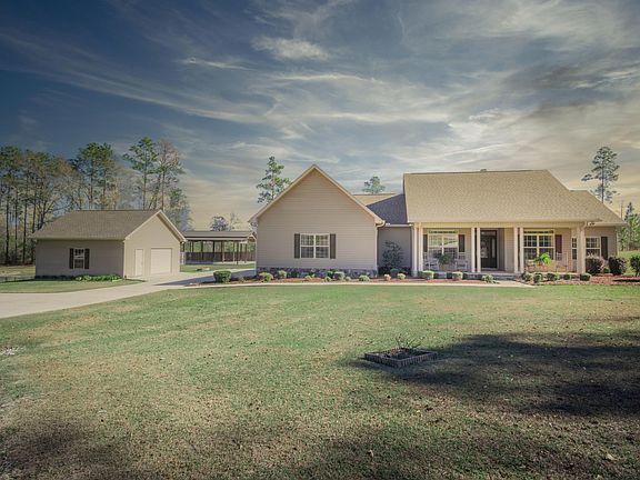 3rd image of 1123 Pine Bluff Dr