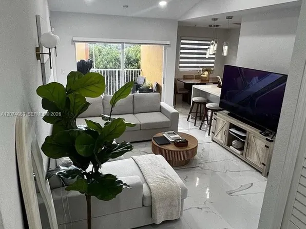 20950 SW 87th Ave APT 305, Cutler Bay, FL 33189