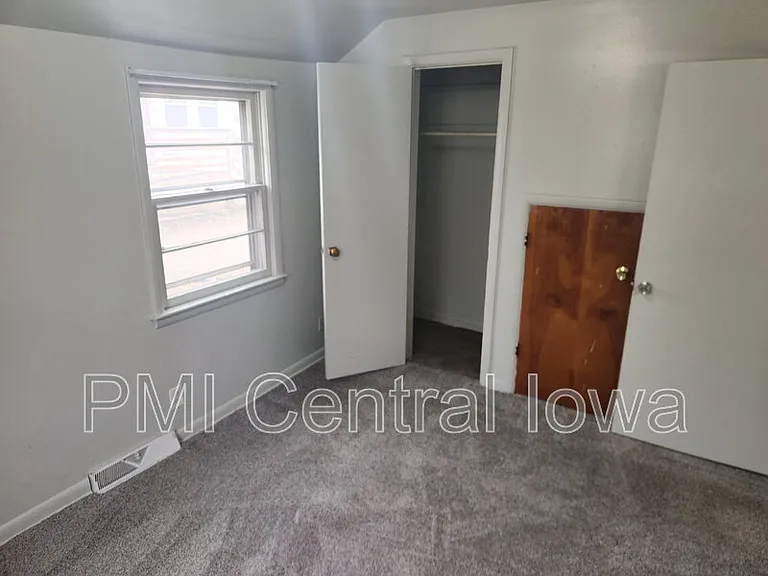 290 E 17th St — Photo 10