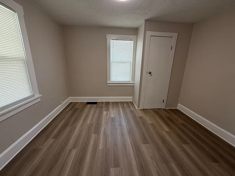 3106 S Vine St — Photo 3
