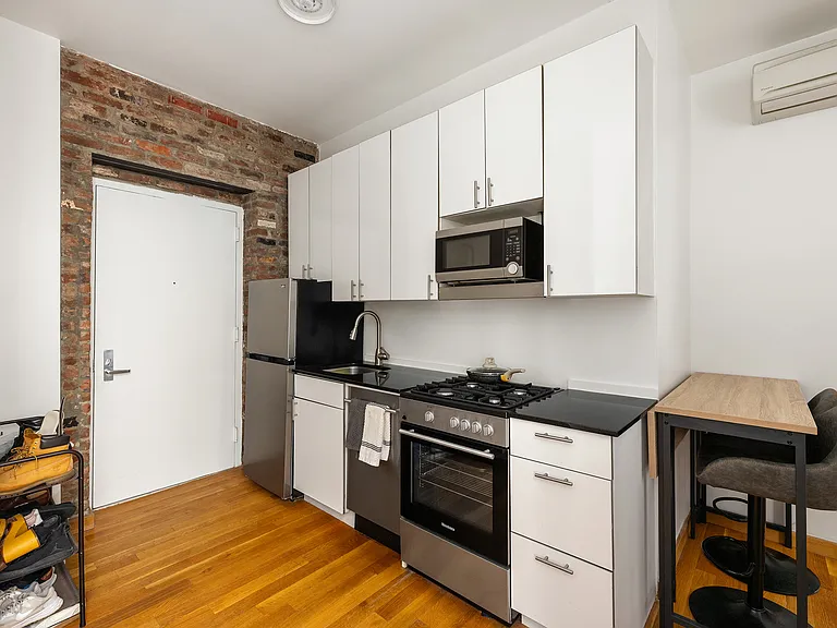 72 Thompson St #2C — Photo 3