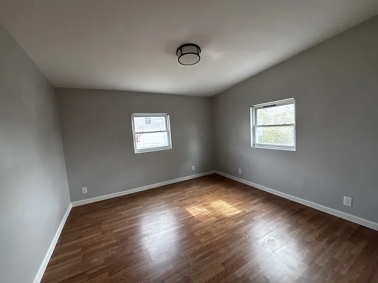 2538 Florent Ave — Photo 19