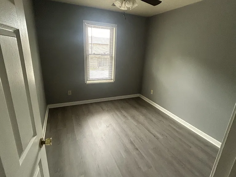 712 E Lincoln Trail Blvd — Photo 3